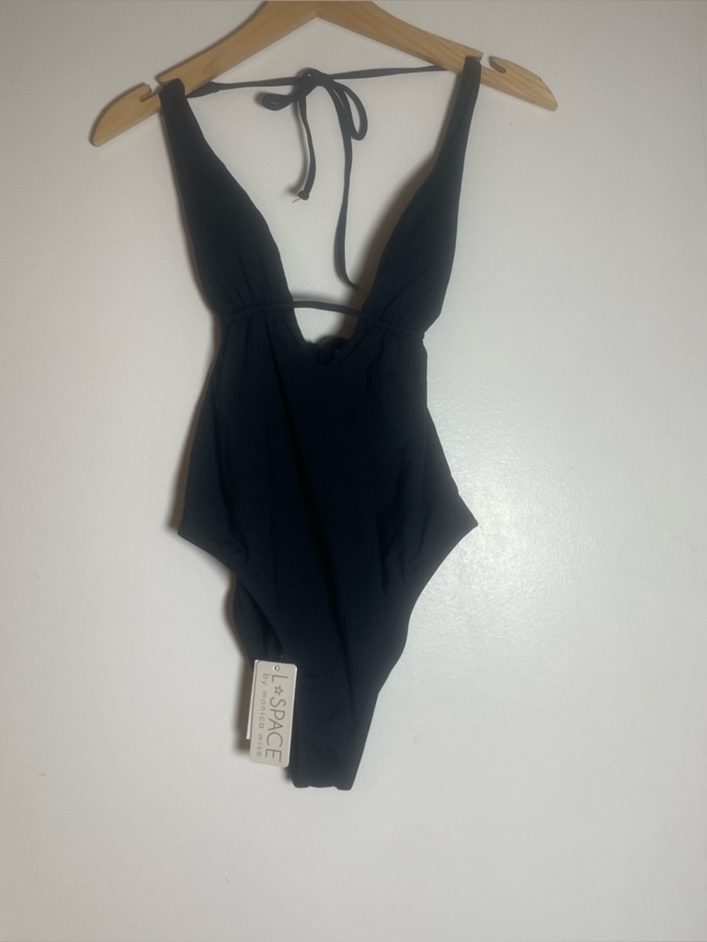 L*Space by Monica Wise Black Solid One Piece Swimsuit
Halter Strap Size 10